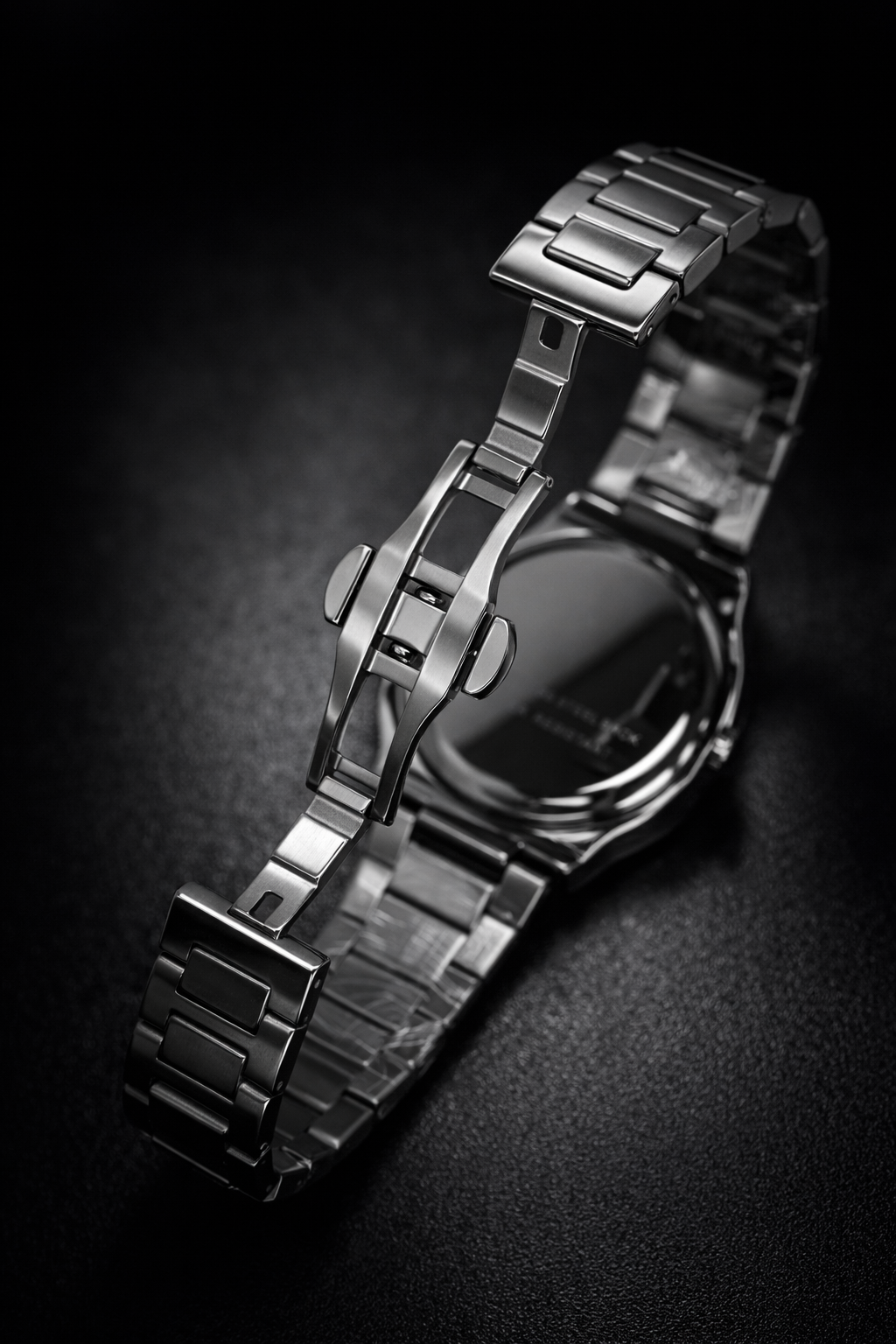 PATEK PHILIPPE - Naulitus Smooth Watch