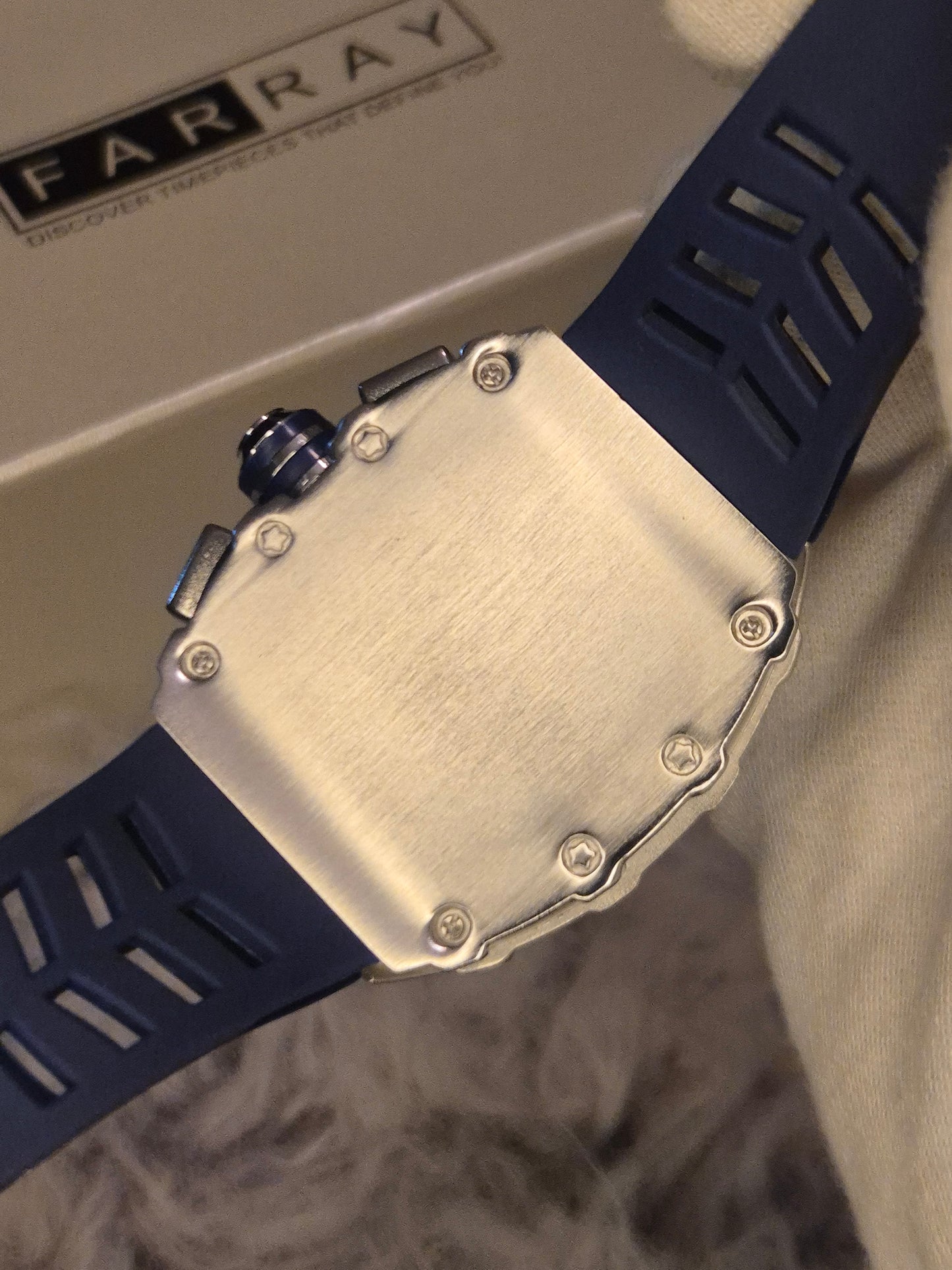 Hengbolong Chronographic Strap Watch